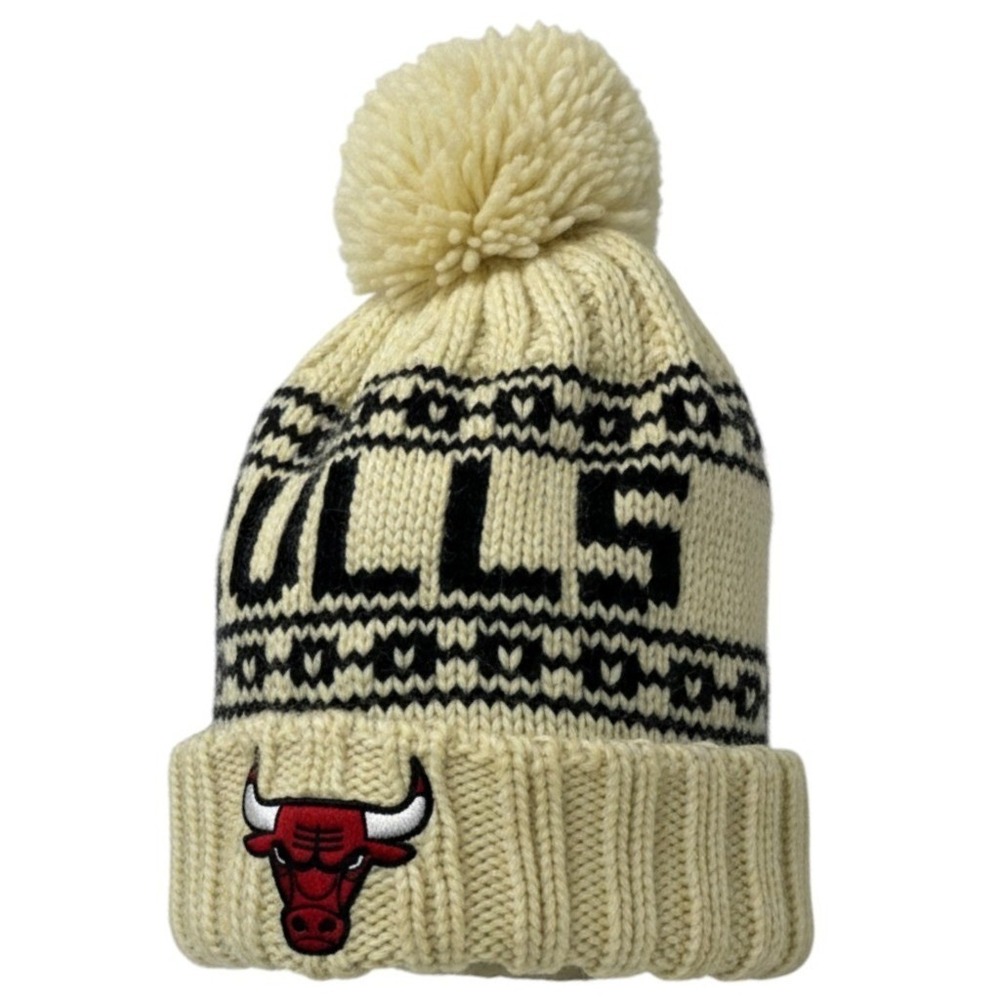 NBA Chicago Bulls Cream Knit Beanie Pom Pom Winter Hat Fair Isle Logo OSFM
